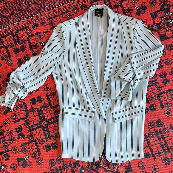 NWT light blue pinstripe suit set - Picture 5 of 10